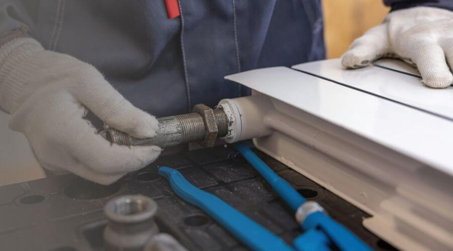 Expert burst pipe repair services in Van Tassell, WY